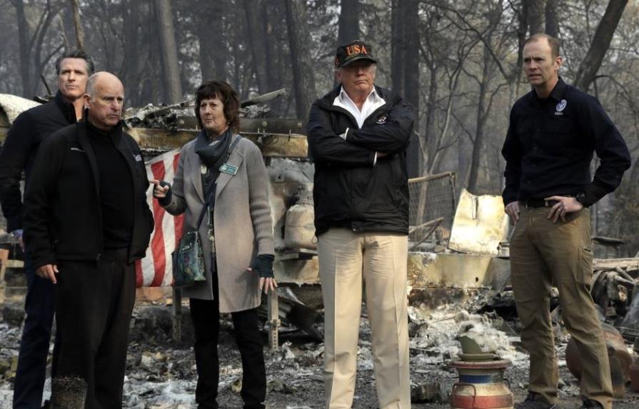 Trump visita zona en California azotada por incendio