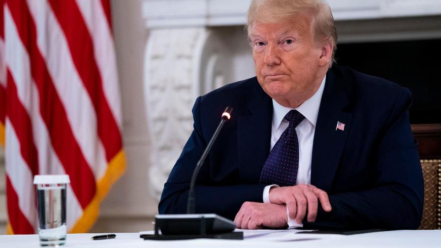 Trump alimenta sospechas sobre manifestante de 75 años agredido por policía