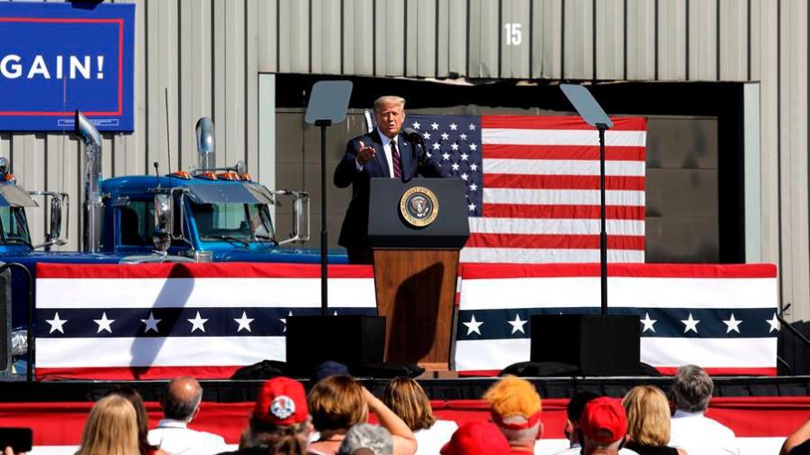 Trump recurre al miedo e idea de un fraude al cierre de convención demócrata