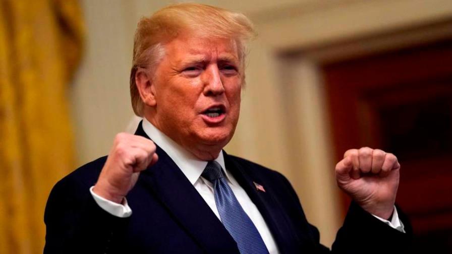 Trump hace campaña en templo tras llamado de evangélicos a su destitución