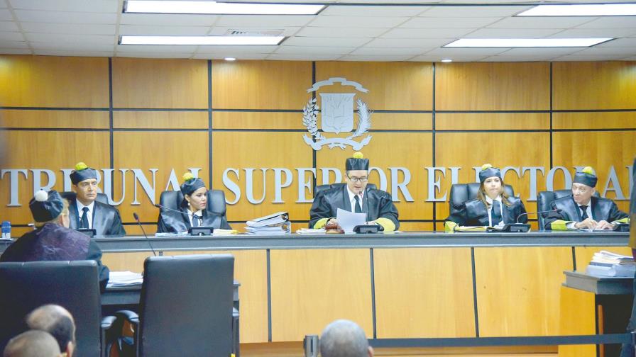 TSE conocerá hoy amparo contra Medina e Iris Guaba TSE conocerá hoy amparo contra Medina e Iris Guaba