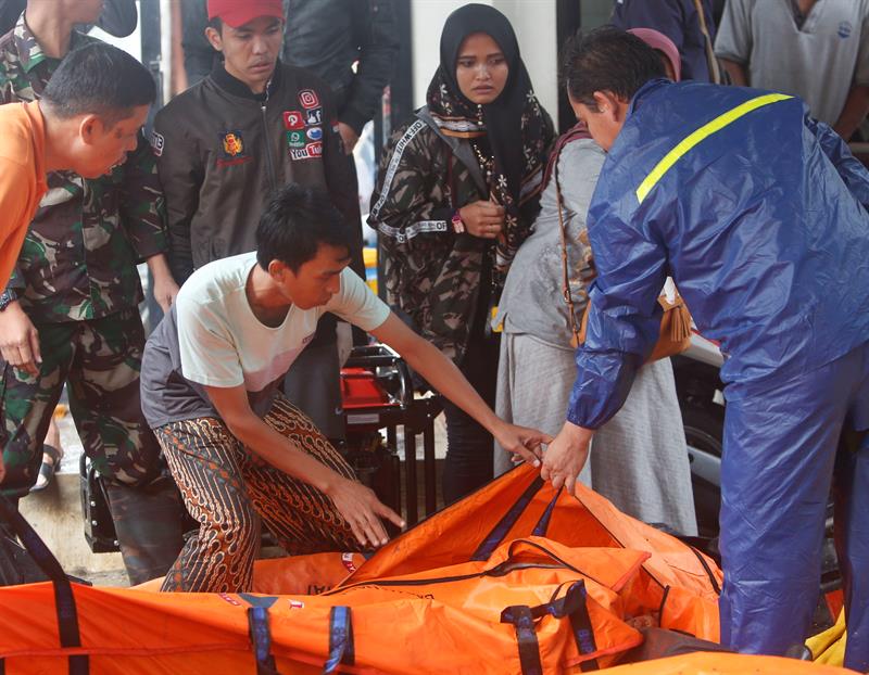 Al menos 222 personas han perdido la vida por el tsunami