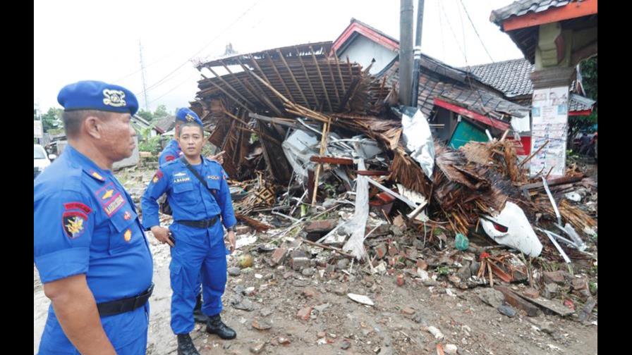 Al menos 222 fallecidos por un tsunami en el estrecho indonesio de Sonda Al menos 222 fallecidos por un tsunami en el estrecho indonesio de Sonda