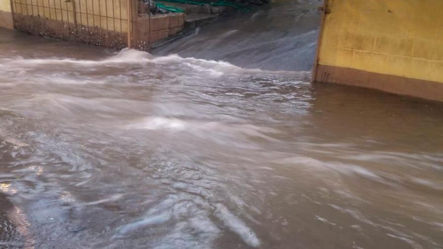 Comunitarios de Bella Vista, en Santiago, no tienen paz por rotura de tubería