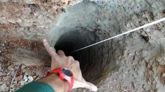 Grupo de mineros desciende en busca del niño español atrapado en un pozo