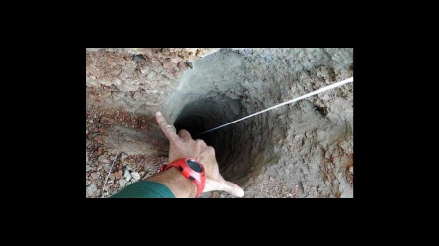 Grupo de mineros desciende en busca del niño español atrapado en un pozo