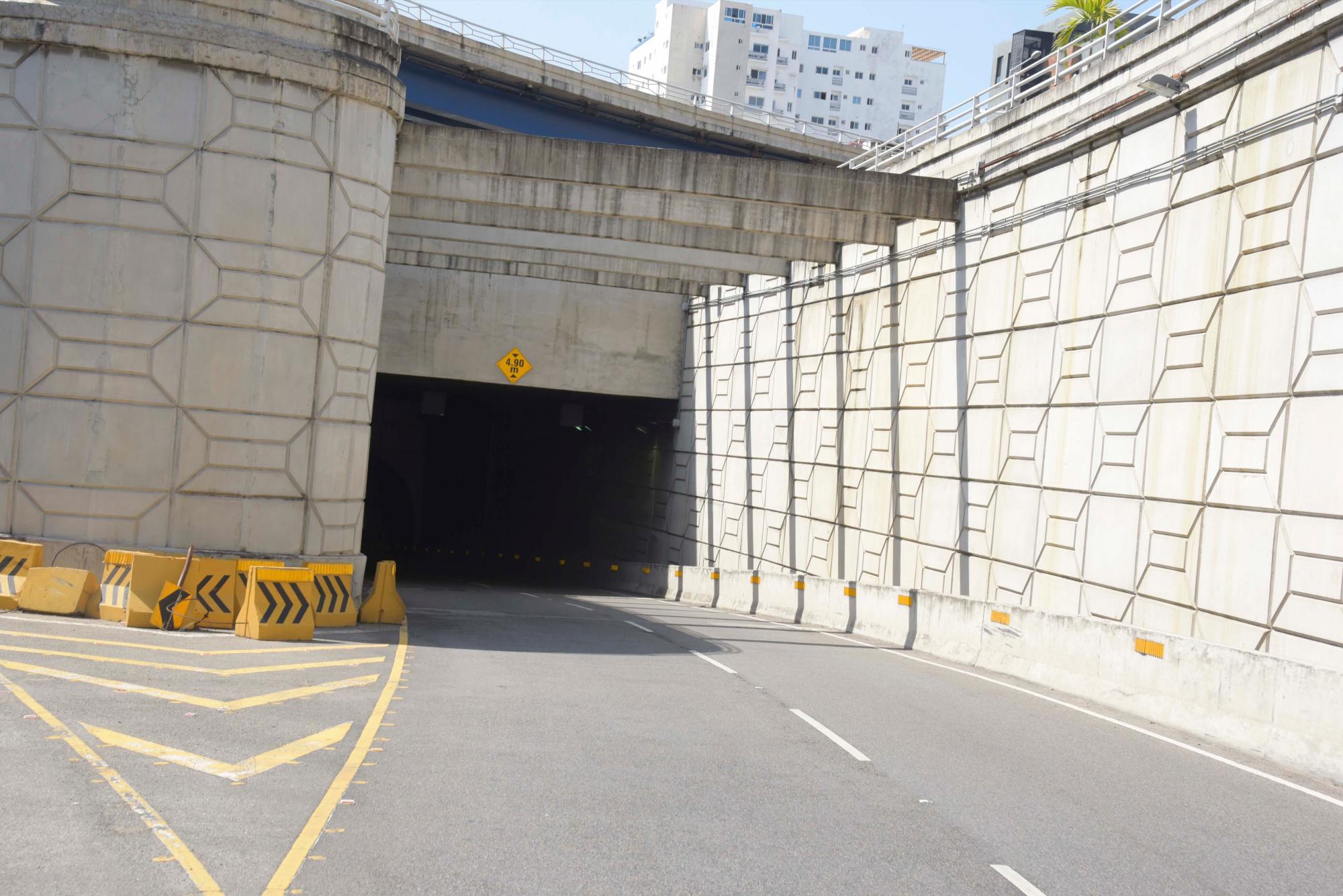 Entrada del túnel de la UASD( José Justo Féliz)