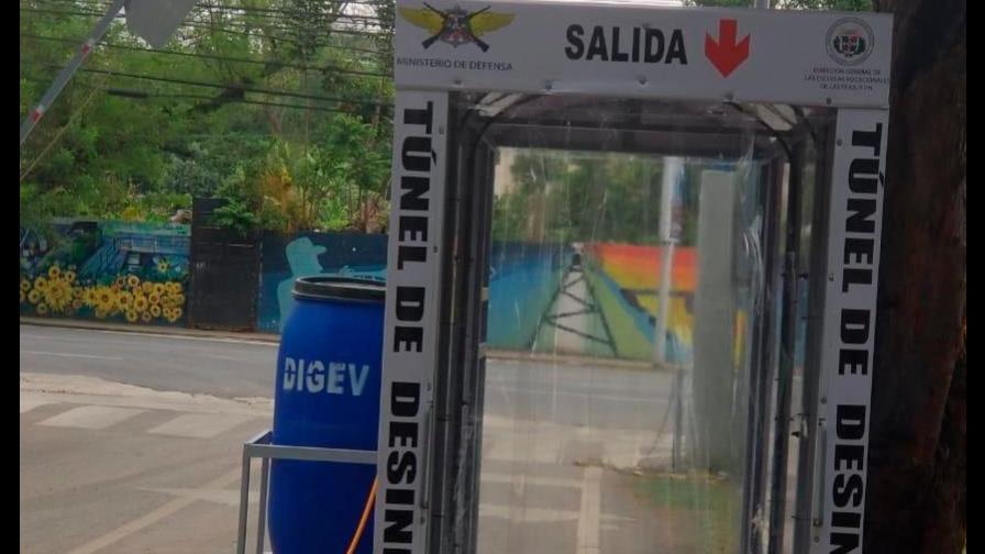 Instalan túnel sanitizante en la sede de la Policía del Cibao Central