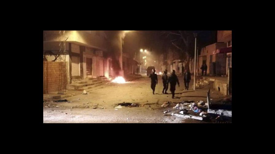 Protestas en Túnez por suicidio de periodista que se prendió fuego