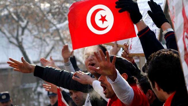 Cerca de 2,000 tunecinos amenazan con emigrar por un diferendo futbolístico