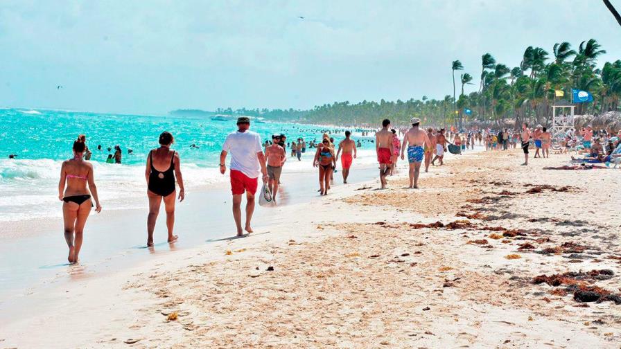 La llegada de turistas cae 43,4 % hasta abril en República Dominicana por el COVID-19 La llegada de turistas cae 43,4 % hasta abril en República Dominicana por el COVID-19