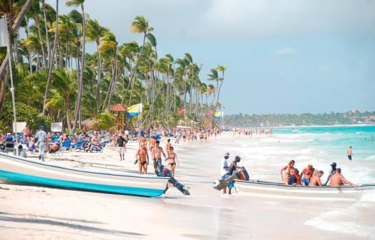 Collado advierte que para que República Dominicana se levante hay que recuperar el turismo
