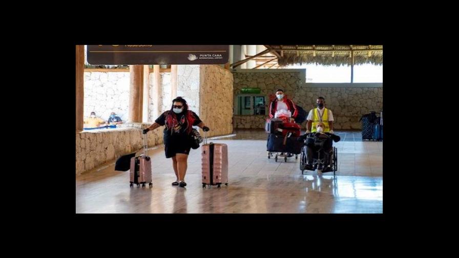 Cae el gasto de los turistas que visitaron el país; aumentan su estadía Cae el gasto de los turistas que visitaron el país; aumentan su estadía