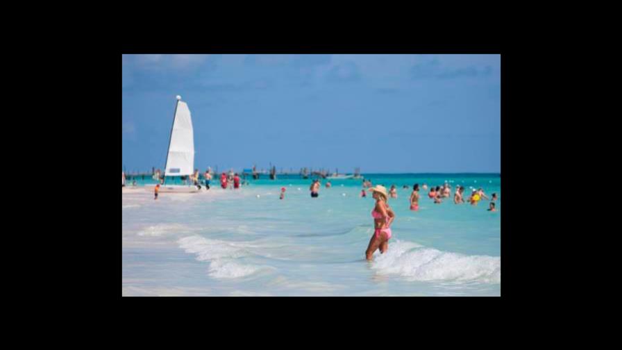 Visitas de turistas al país cayeron 10.3 % en octubre Visitas de turistas al país cayeron 10.3 % en octubre