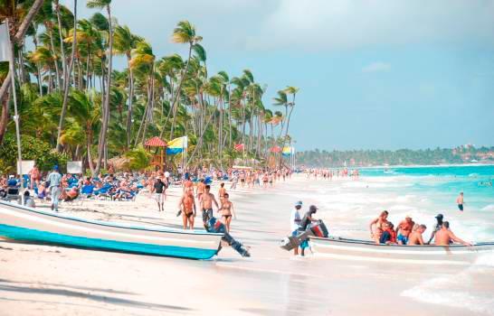 Prohibición de vuelos a Canadá y medidas anticovid de EEUU son duro golpe al turismo dominicano