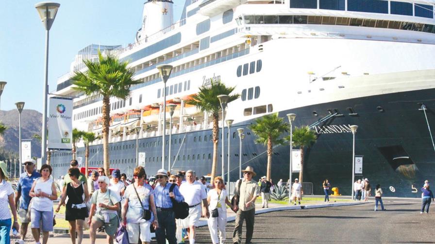 Los otros turistas: la mano amiga del crucerista, los dominicanos ausentes y los presentes