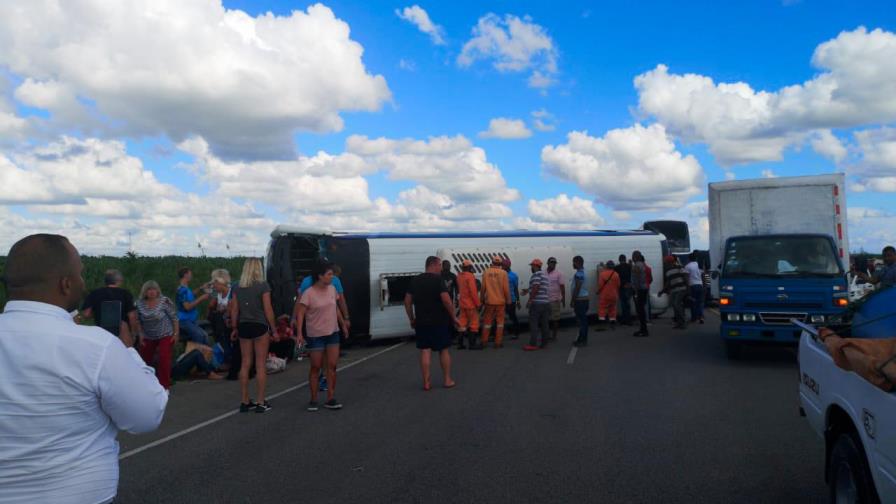 Eran 39 los turistas rusos que iban en autobús accidentado en Autovía del Coral Eran 39 los turistas rusos que iban en autobús accidentado en Autovía del Coral