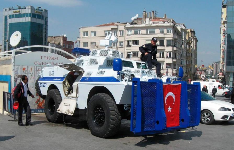 Turquía prohíbe grabar a agentes de policía durante protestas