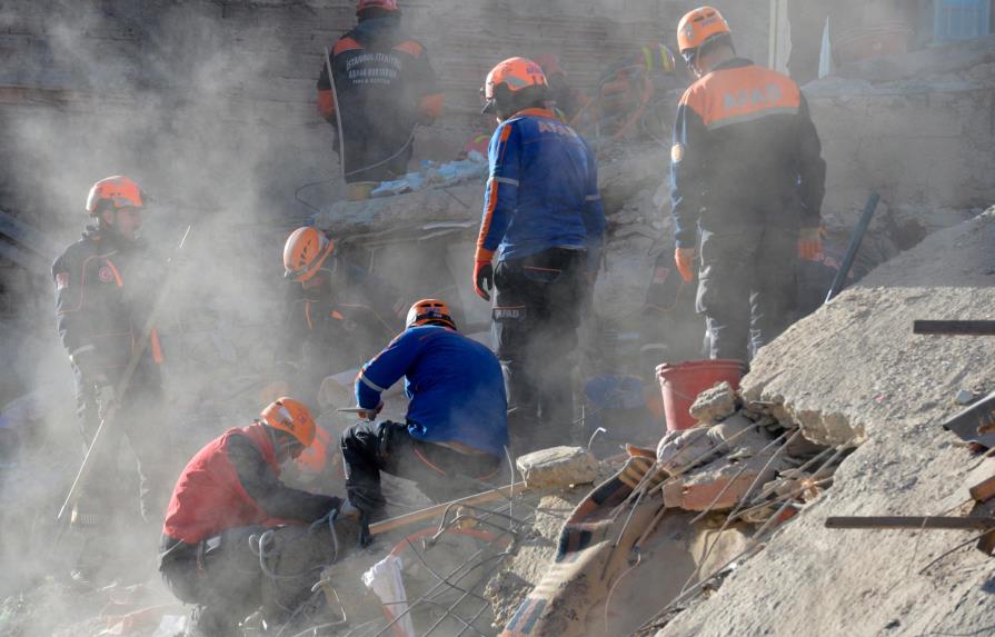 Turquía se vuelca en el rescate tras un terremoto con 22 muertos