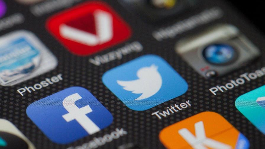 Iniciativa contempla regular las redes sociales que tengan más de un millón de usuarios en México