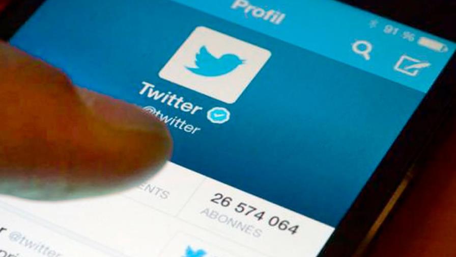 Twitter prueba una nueva función para “esconder” los mensajes directos ofensivos