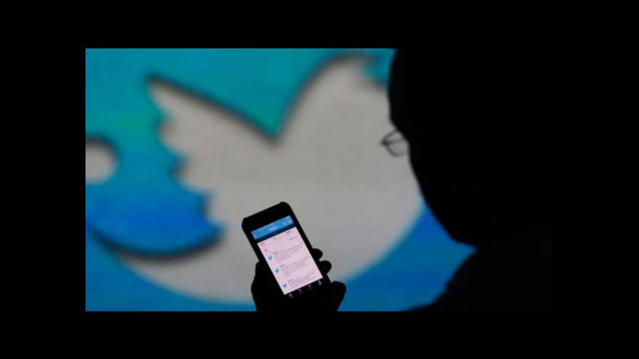 Twitter elimina cuentas que divulgan teorías de conspiración de QAnon Twitter elimina cuentas que divulgan teorías de conspiración de QAnon