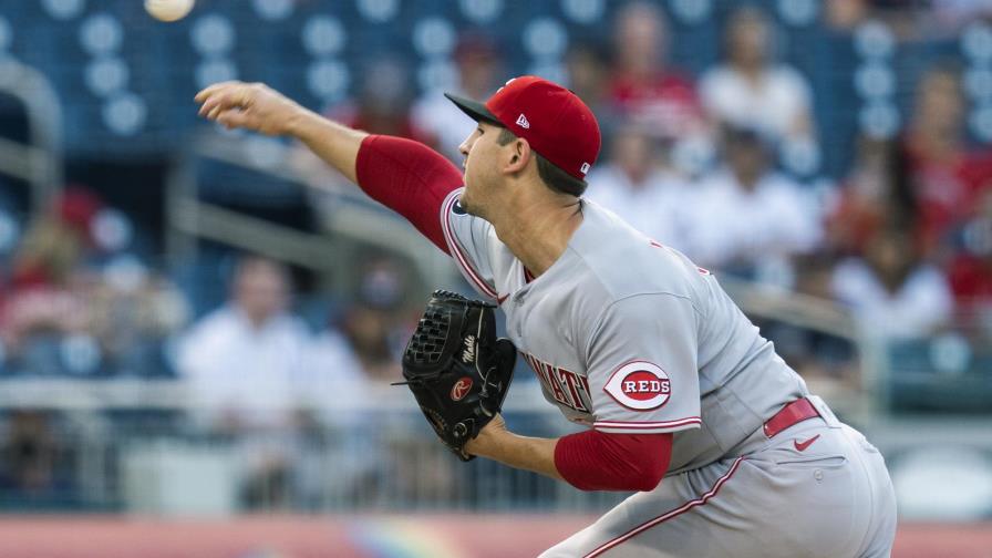 Suárez debuta como primer bate de Rojos y pega jonrón