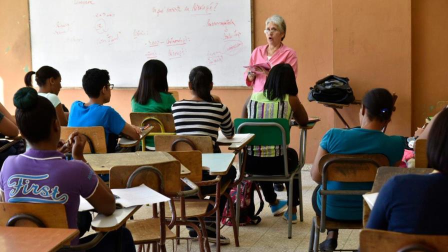 Lanzan programa de becas de ciencias y tecnología para chicas Lanzan programa de becas de ciencias y tecnología para chicas