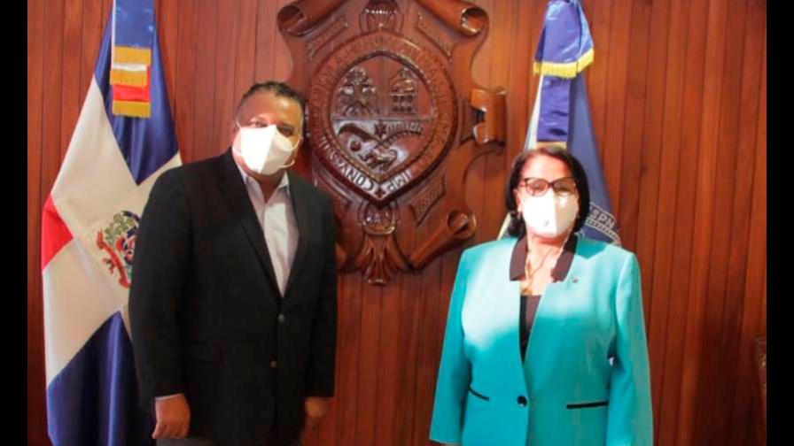 Pochy Familia resalta la calidad humana del personal de la UASD