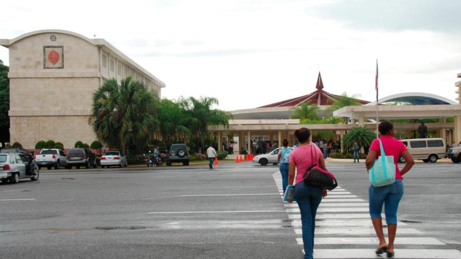 Empleados de la UASD en SFM se querellan contra agentes de la Policía por “agresión” a seguridad