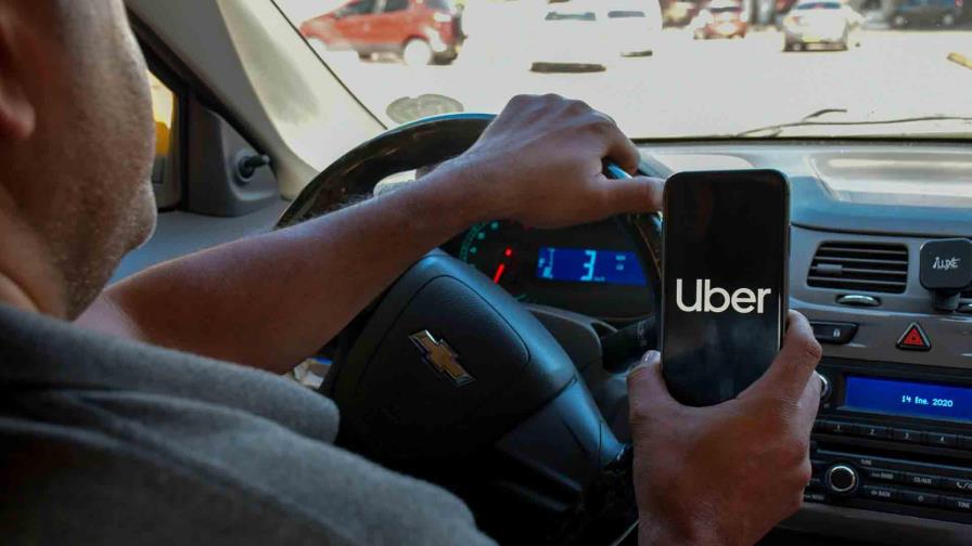 Juez de EE.UU. obliga a Uber y Lyft a clasificar a sus conductores como empleados Juez de EE.UU. obliga a Uber y Lyft a clasificar a sus conductores como empleados