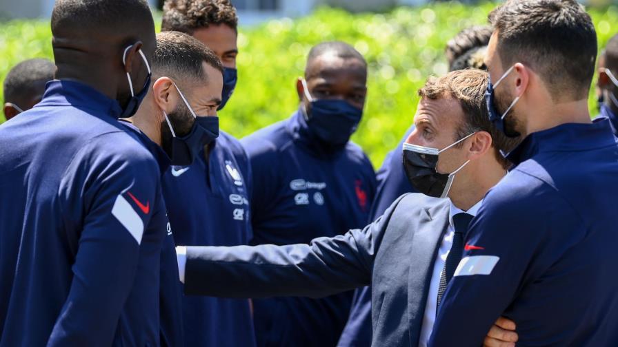 Como un modelo de éxito, define presidente de Francia a Benzema en su visita a la selección