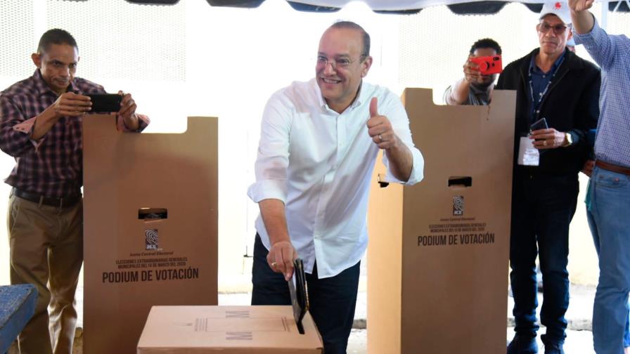 Aspirantes alcaldes Santiago expresan optimismo por las votaciones Aspirantes alcaldes Santiago expresan optimismo por las votaciones