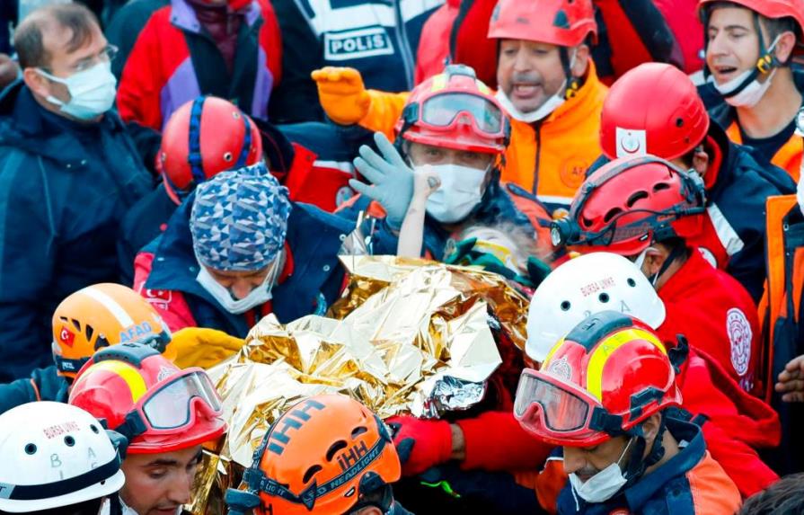 Rescatan dos niños tres días después del sismo en Turquía 