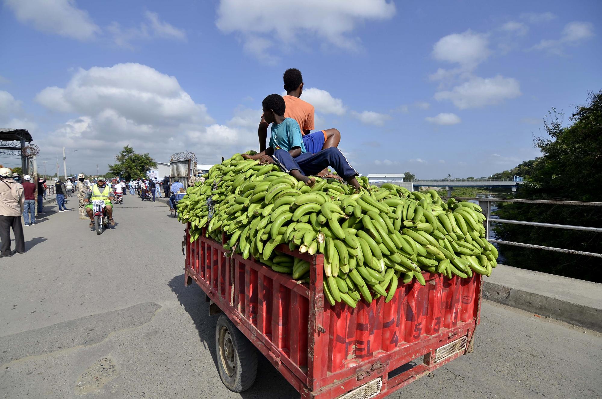 Los plátanos verdes son uno de los productos más comercializados en la zona fronteriza. (Foto: Aneudy Tavárez / Diario Libre)