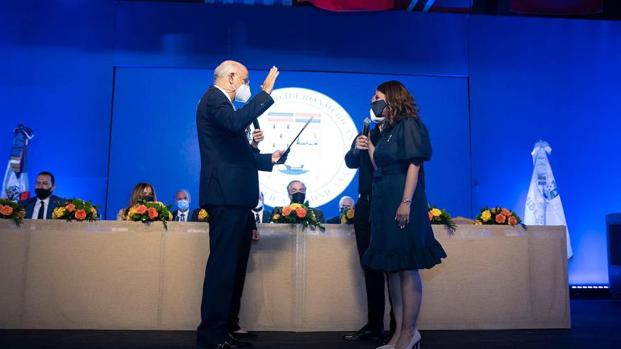 Unibe presenta a su nueva rectora, Odile Camilo Vincent Unibe presenta a su nueva rectora, Odile Camilo Vincent