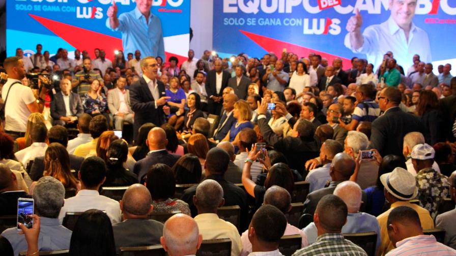 Abinader dice que llegó a la política por pasión