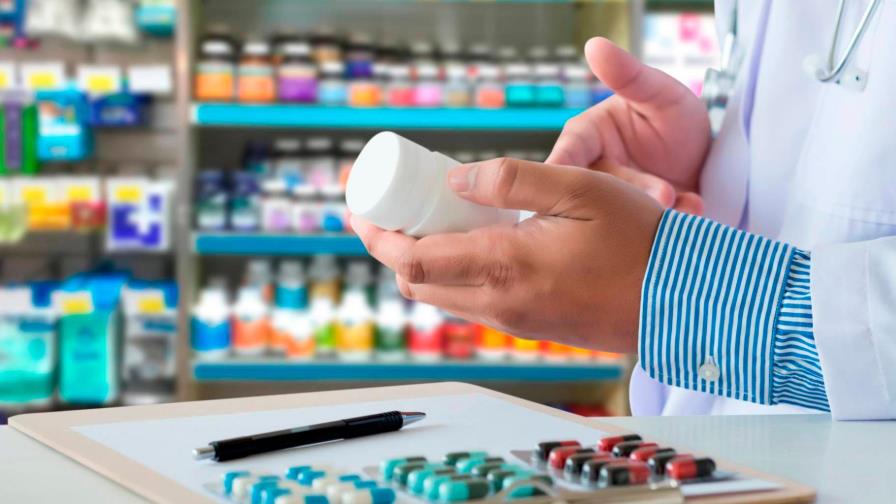 Recetas médicas serán aceptadas en farmacias, aunque médicos no estén afiliados a ARS Recetas médicas serán aceptadas en farmacias, aunque médicos no estén afiliados a ARS
