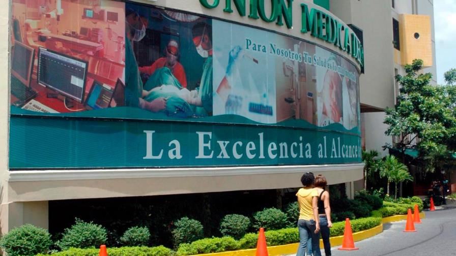 El 25 por ciento del personal de salud de clínica en Santiago tiene COVID-19 El 25 por ciento del personal de salud de clínica en Santiago tiene COVID-19