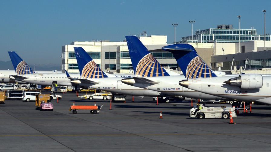 United Airlines planea recortar más de 16,000 empleos en octubre