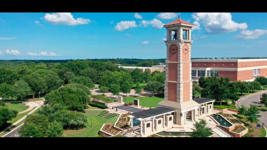 Alabama: Piden cese de 3 profesores por fotos polémicas