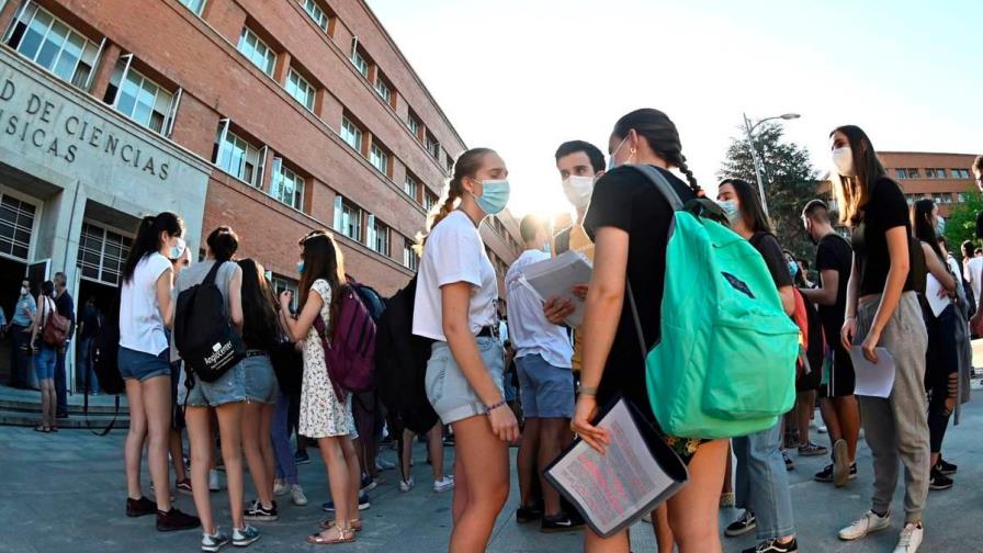 Universidad de EEUU ordena el confinamiento tras aumento de casos por fiestas