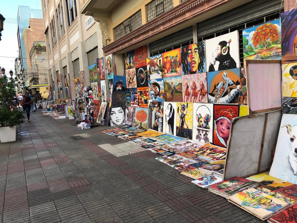 Las pinturas ocupan cada vez más espacio.