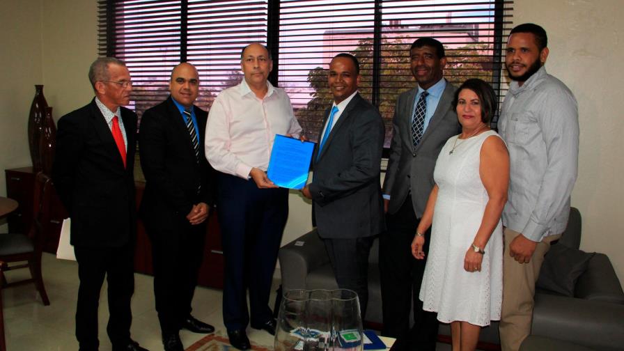 Psicólogos depositaron en el Senado anteproyecto de Ley que regula a esa entidad Psicólogos depositaron en el Senado anteproyecto de Ley que regula a esa entidad