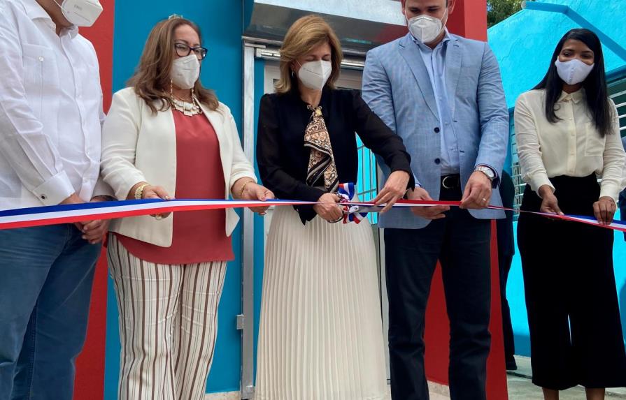 Promese/Cal inaugura tres farmacias del pueblo en Santiago y Santiago Rodríguez