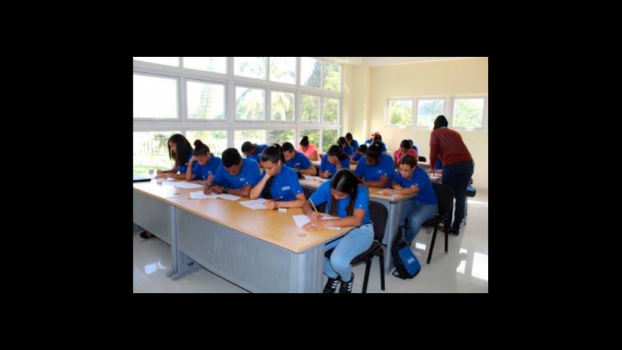 Contratarían por un año a los egresados del Programa Docentes de Excelencia