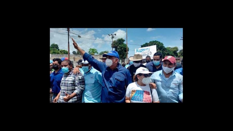 Candidato opositor venezolano abofetea a otro frente a observadora jefa de UE