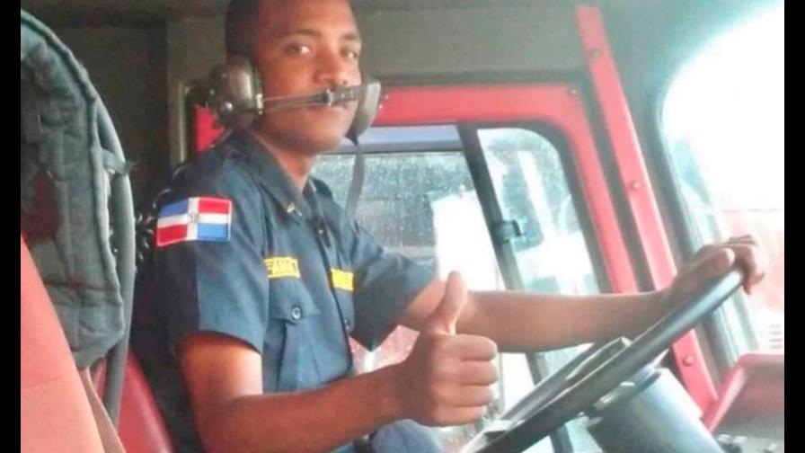 Presidente lamenta muerte de tres bomberos durante incendio en La Vega Presidente lamenta muerte de tres bomberos durante incendio en La Vega