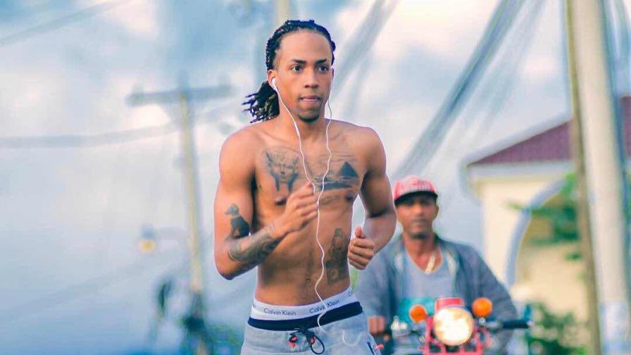 Apresan al cantante urbano “Amenazzy” por violar toque de queda y portar arma de fuego Apresan al cantante urbano “Amenazzy” por violar toque de queda y portar arma de fuego