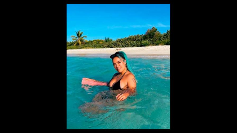 Cardi B y Karol G comparten el look: ¿Quién lo luce mejor?